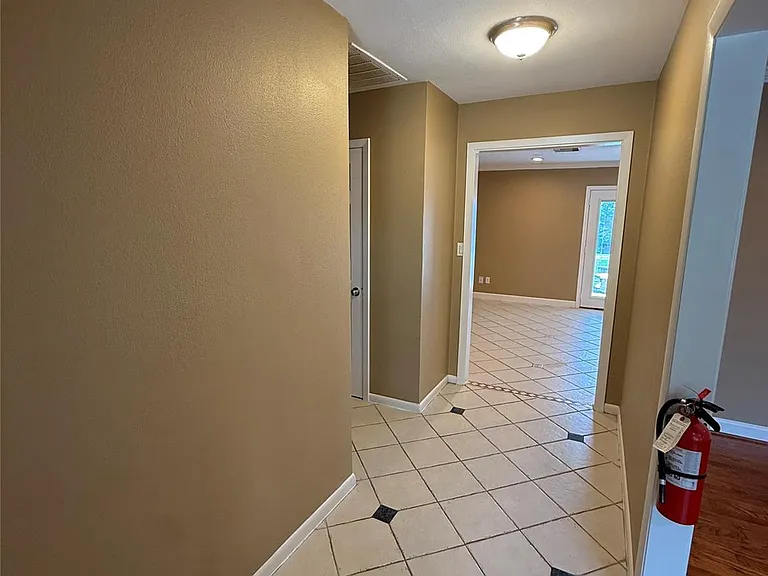 5811 McKnight St — Photo 8