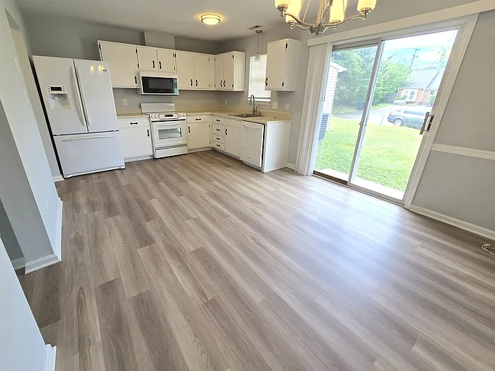 700 Wolftrap Ln — Photo 8