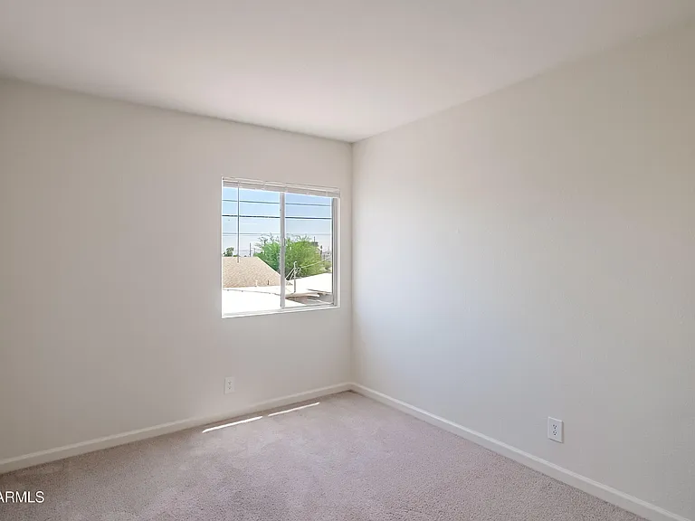 1237 E Lawrence Ln — Photo 17