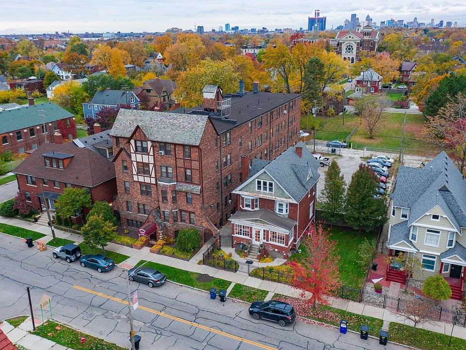 2nd image of 1725 Van Dyke St APT 8