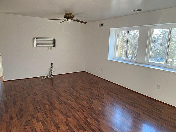 2nd image of 702 Lindsey Ct