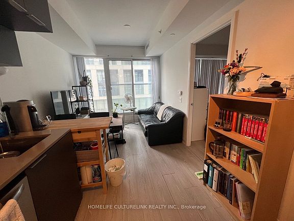 2nd image of 181 Dundas St #715