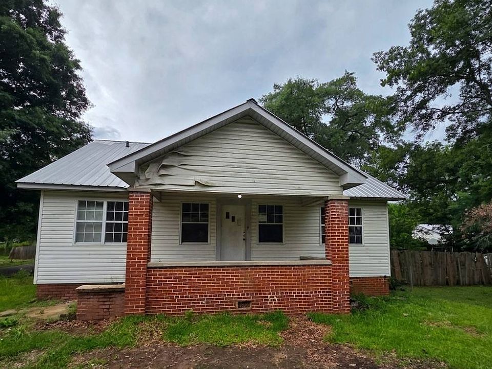 1st image of 134 Pinewood Ave
