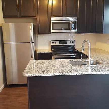 4th image of 288 Highland Village Dr