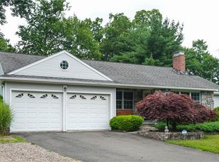 12 Robin Rd, Farmington, CT 06032