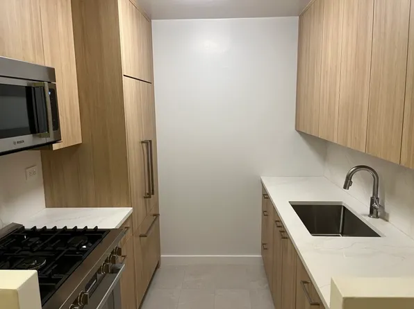 101 West 55th Street image 3 of 15