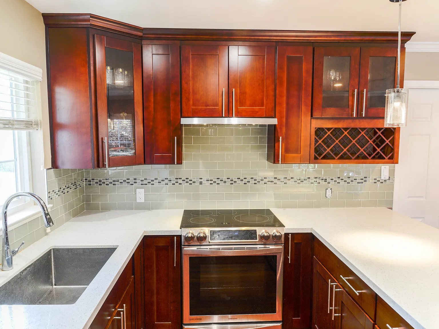 3 bed, 2.0 bath, 1284 sqft, $4,500 — Photo 3
