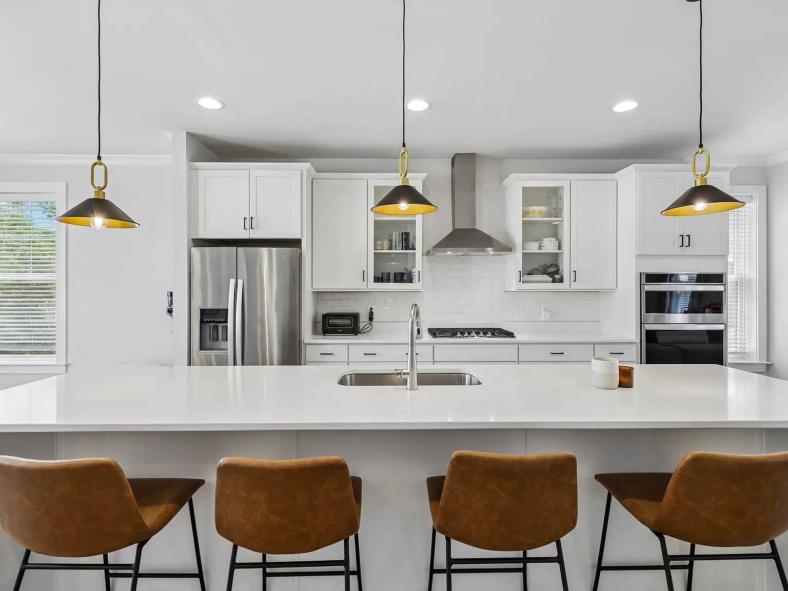 3 bed, 3.5 bath, 2266 sqft, $3,100 — Photo 3