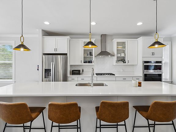 3rd image of 283 Willis St