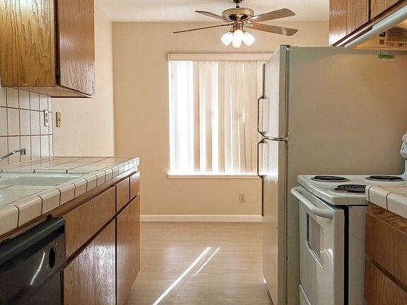 2nd image of 1115 Delna Manor Ln APT 3