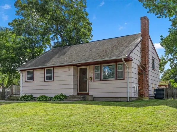 105 Crestfield Dr, Brockton, MA 02302