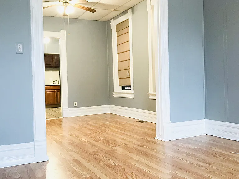 940 W 31st Place 1/front #1 — Photo 9