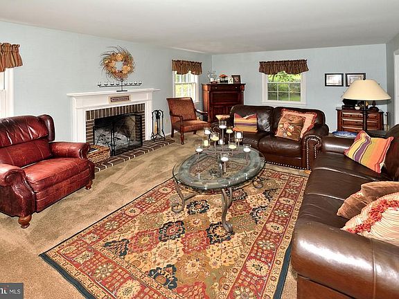 5th image of 12809 Melville Ln