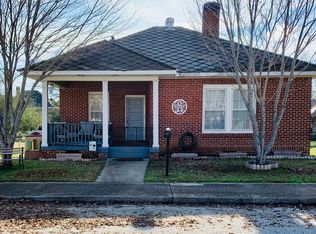 104 Cothran St, Ninety Six, SC 29666