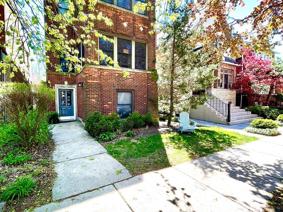 2725 W. Sunnyside Ave. Quiet, Residential, Tree-lined, non-Through Block.
