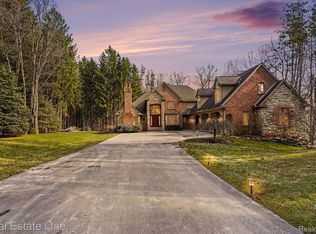 12901 Sleigh Trl, Milford, MI 48380
