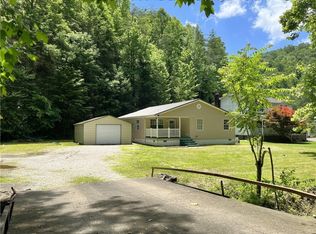 1990 Quick Rd, Elkview, WV 25071