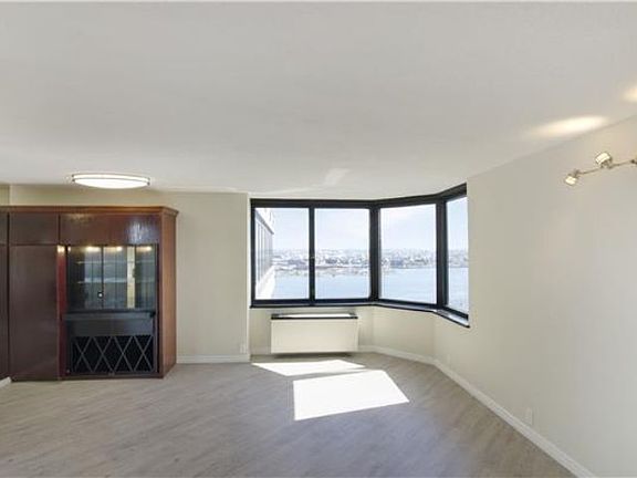 4th image of 415 E 37th St APT 26D