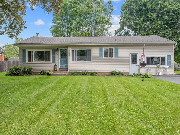 211 Fletcher Dr, North Syracuse, NY 13212