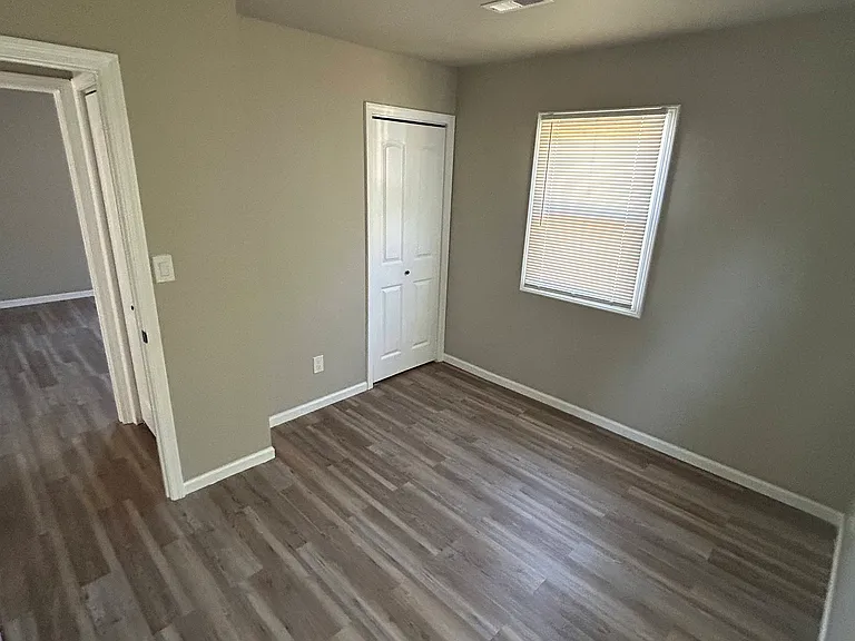 1336 E 51st Pl — Photo 10