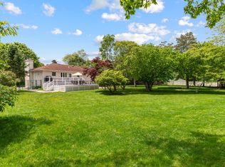 43 Shinnecock Rd, Hampton Bays, NY 11946