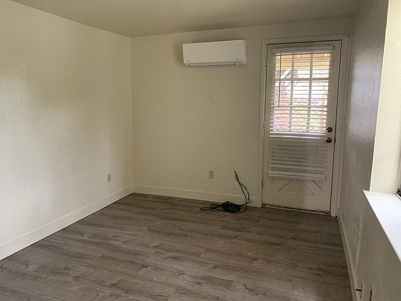 5th image of 247 Live Oak St #1/2