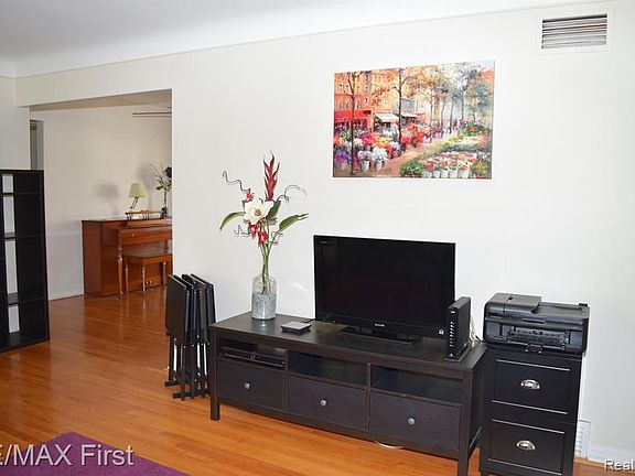 4th image of 2666 Catalpa Dr