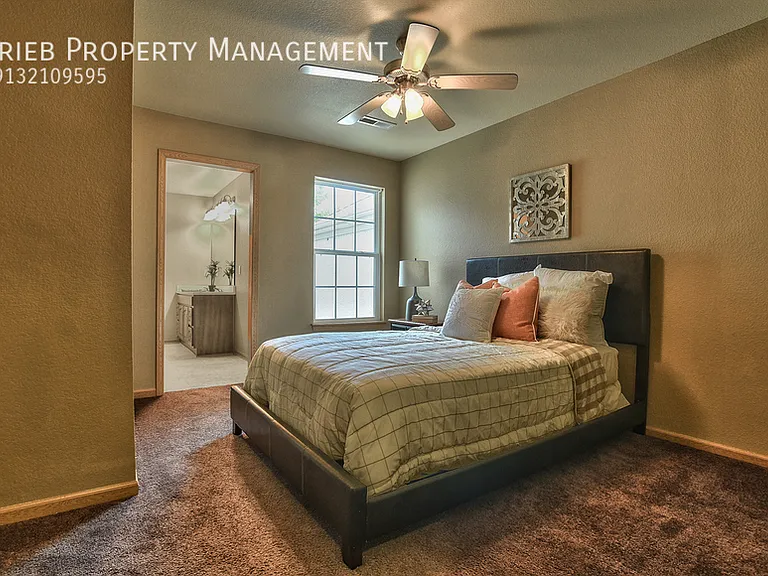 824 Woodson Ct — Photo 11