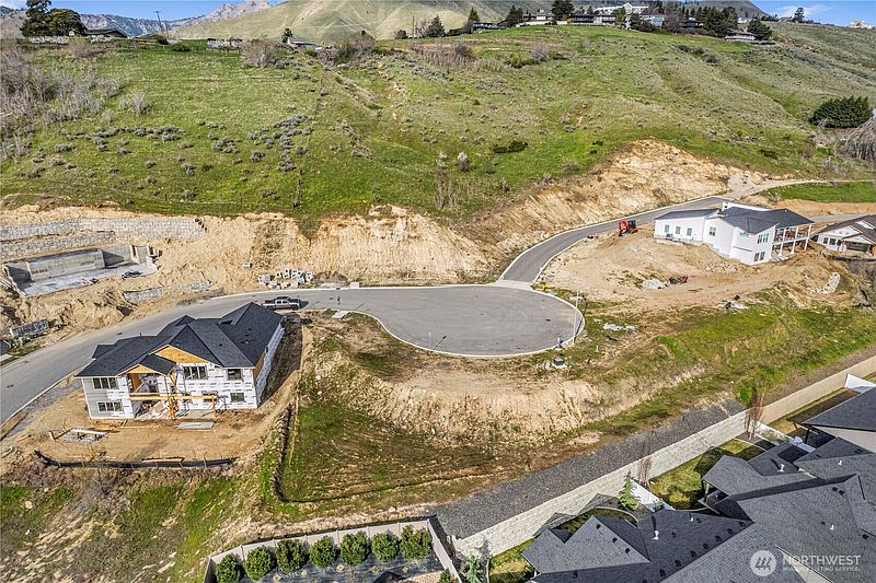 4th image of 978 Spring Mountain Drive