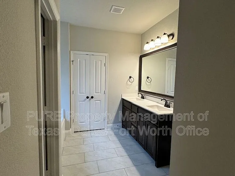 1612 Town Creek Cir — Photo 37