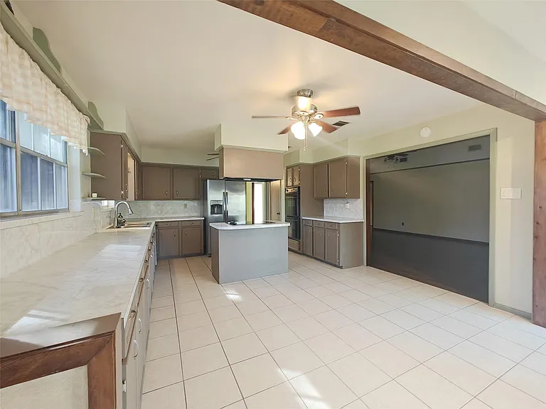 15606 Pinedell Dr — Photo 4
