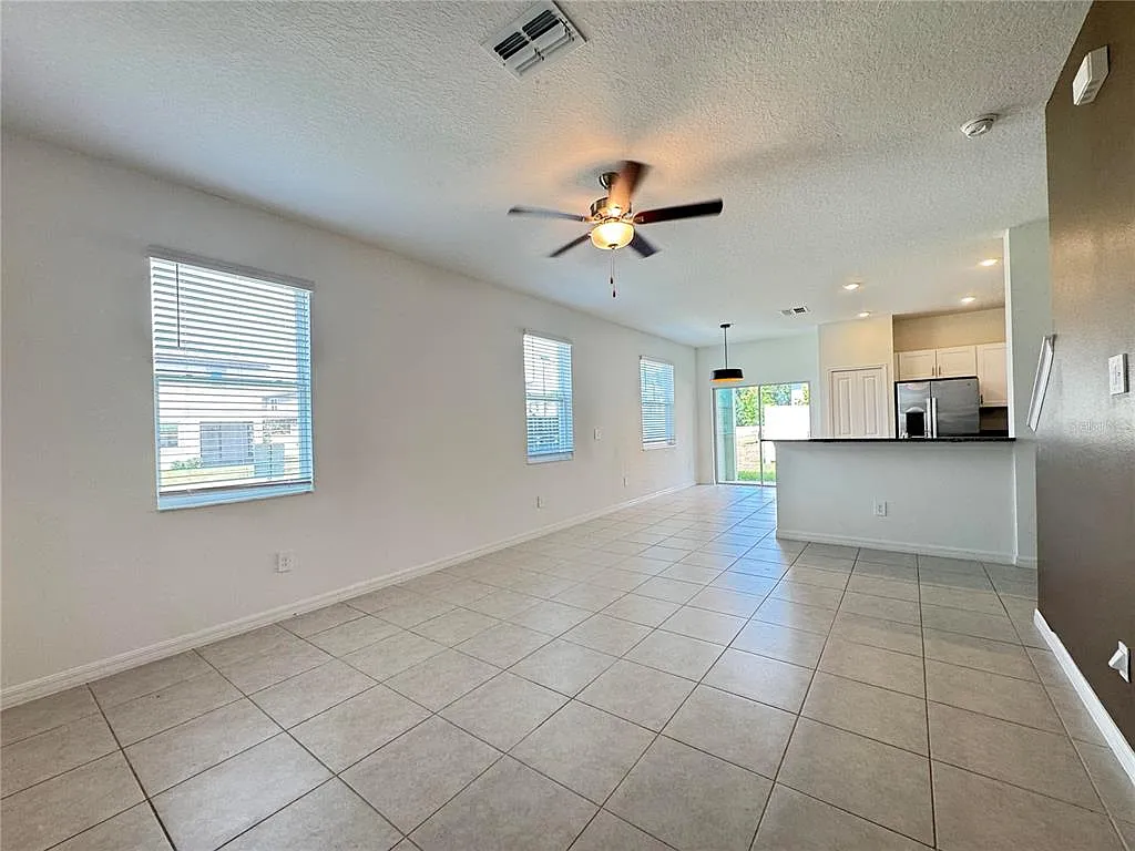 2 bed, 2.5 bath, 1541 sqft, $2,200 — Photo 3