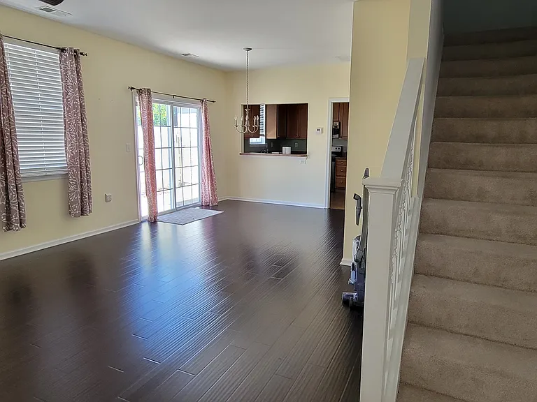 Titchfield Dr — Photo 4