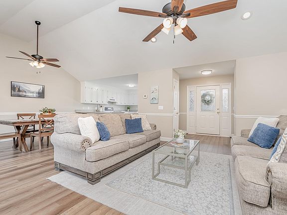 5th image of 108 Brooke Lee Cir