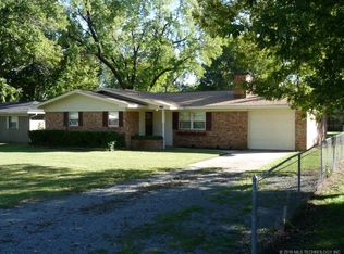 1306 SE 6th St, Wagoner, OK 74467