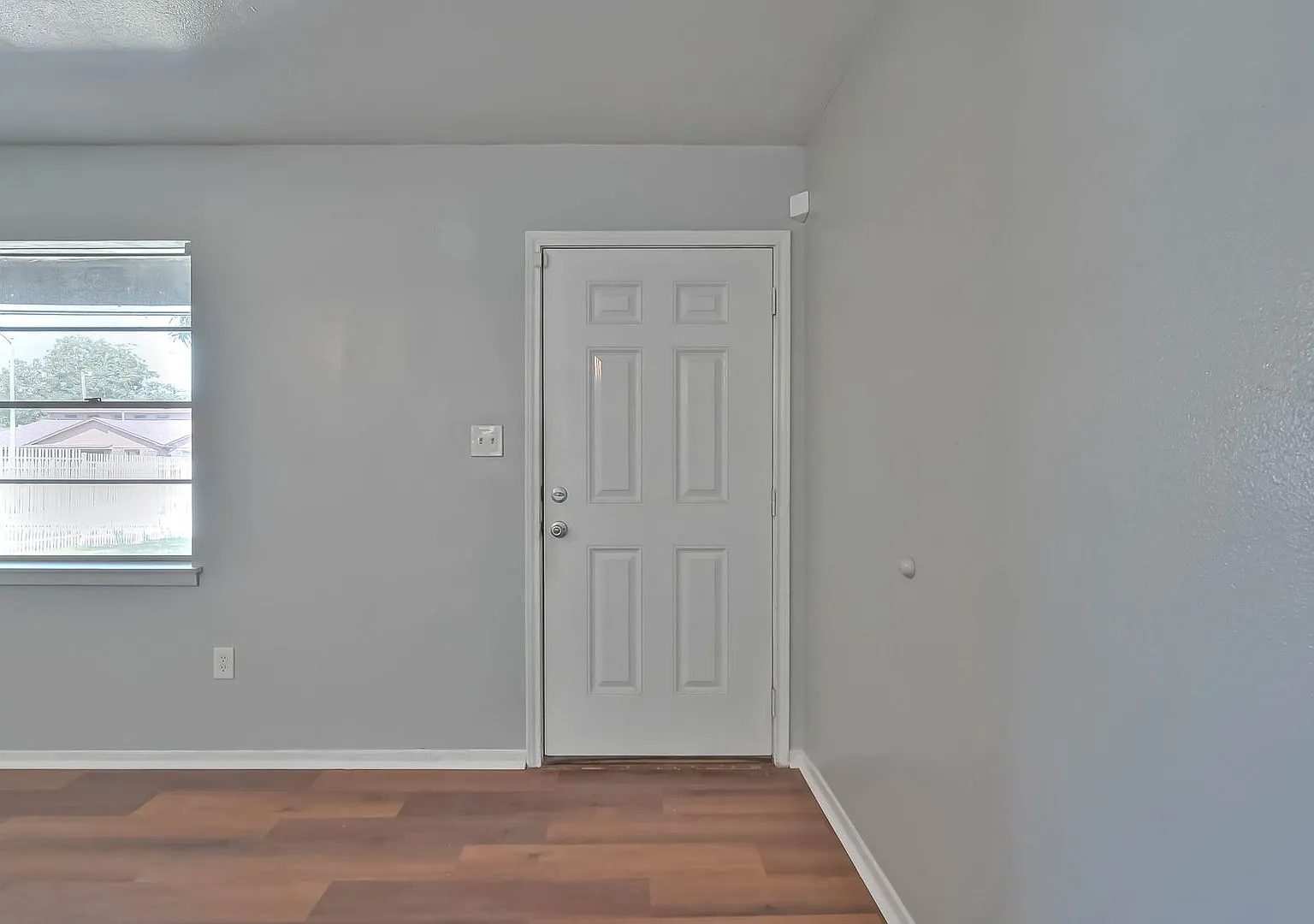 Fully Renovated 4BR/2BA Convenient South Houston Home Near Texas Medical Center & Major City Access — Photo 2