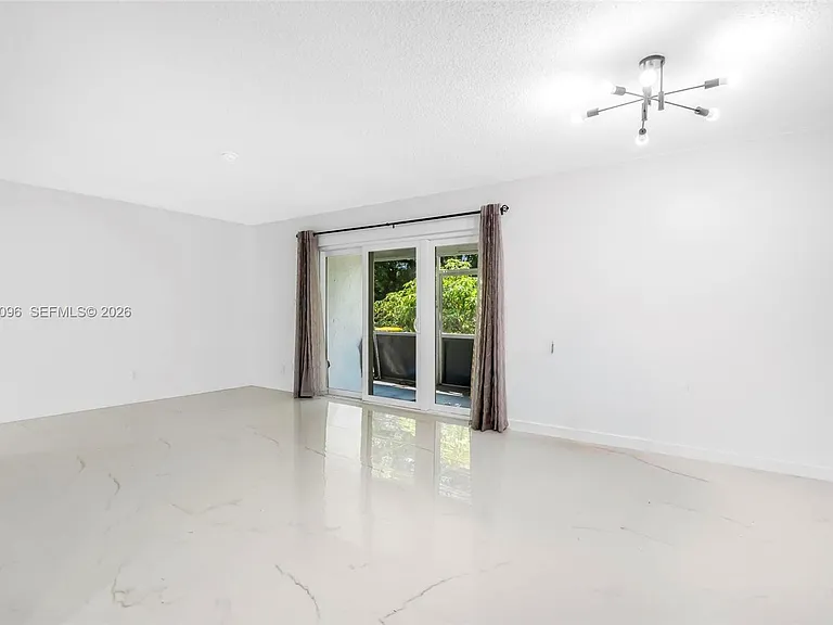 22 Canterbury Ln #22 — Photo 13