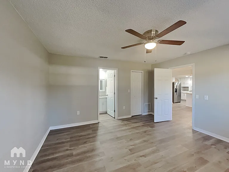 10327 Lansfield St — Photo 16