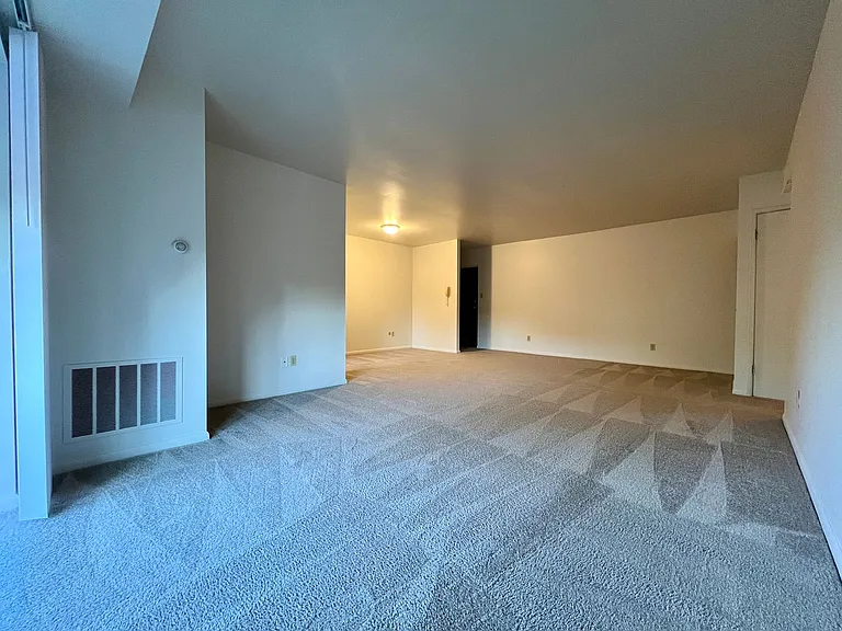 360 Maryland Ave — Photo 117