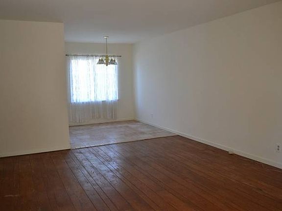 Dining room to kitchen