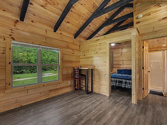 5th image of 216 Meadow Ln