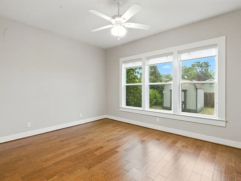 705 S Elm St — Photo 15