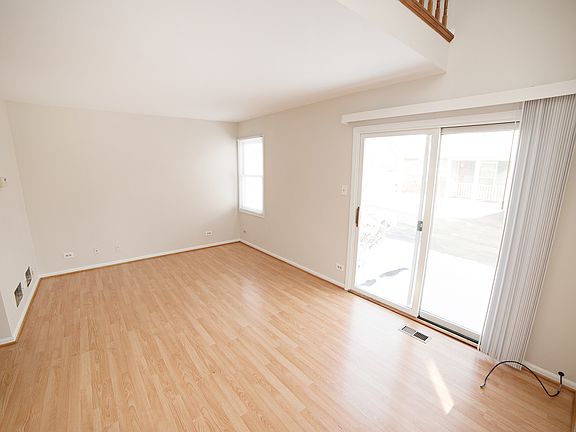 4th image of 2549 College Hill Cir #403