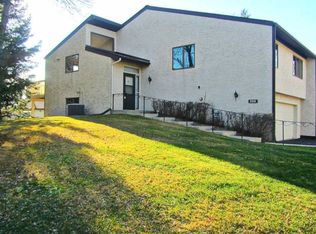 2016 Charlton Rdg, West Saint Paul, MN 55118