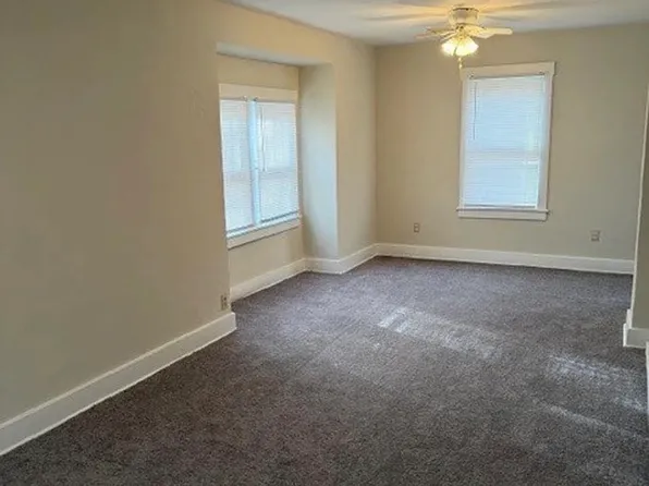 1913 N Broadway St, Peoria, IL 61604