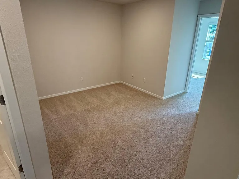 1102 SE 193rd Pl — Photo 7