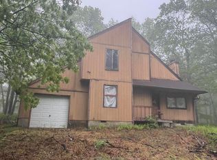 127 Vista Ct, Bushkill, PA 18324