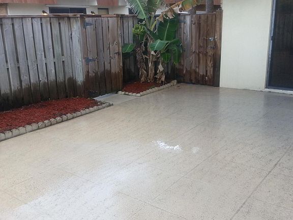 2nd image of 313 Live Oak Ln