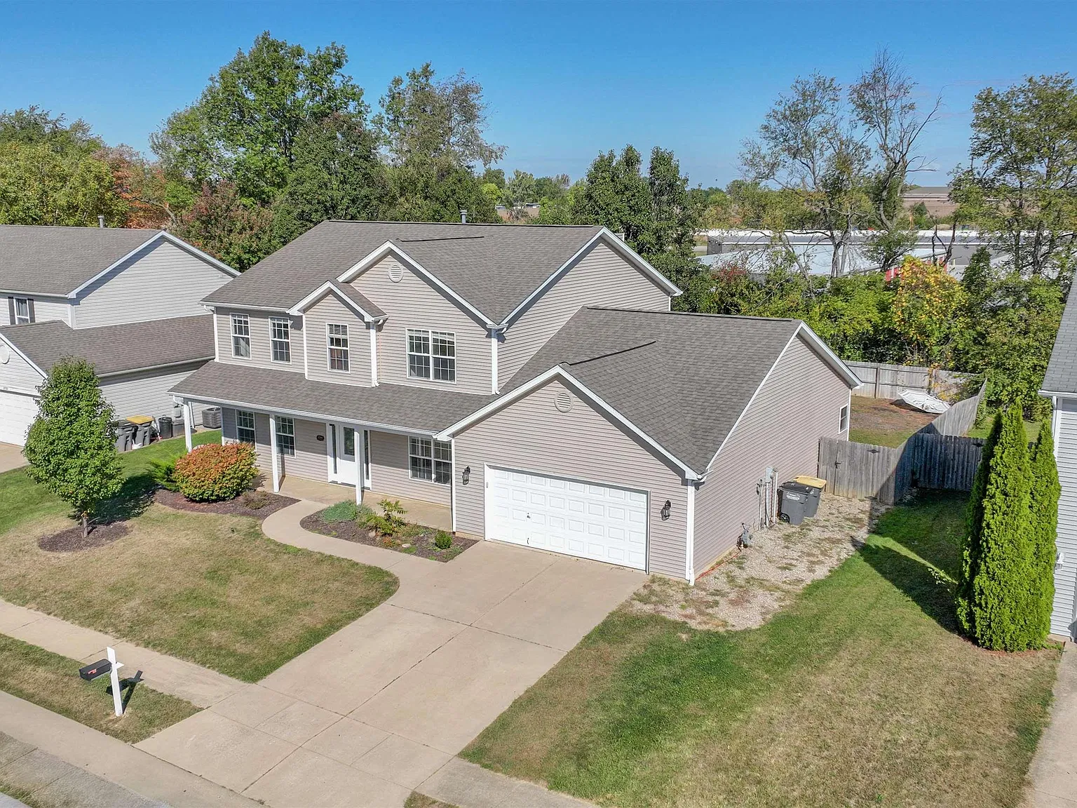4 bed, 2.5 bath, 2990 sqft, $3,400 — Photo 4