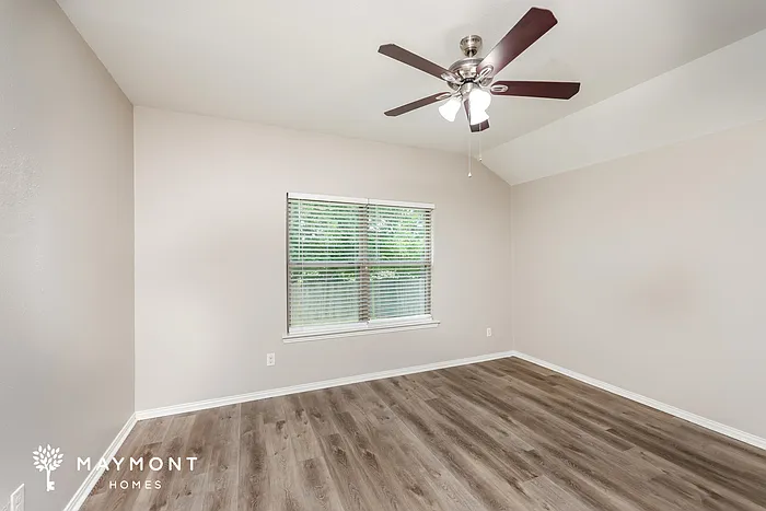 932 Haley Dr — Photo 9